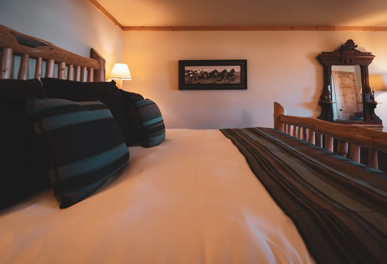 luxury-cabins-vista-verde-ranch-colorado-sand-MasterBR