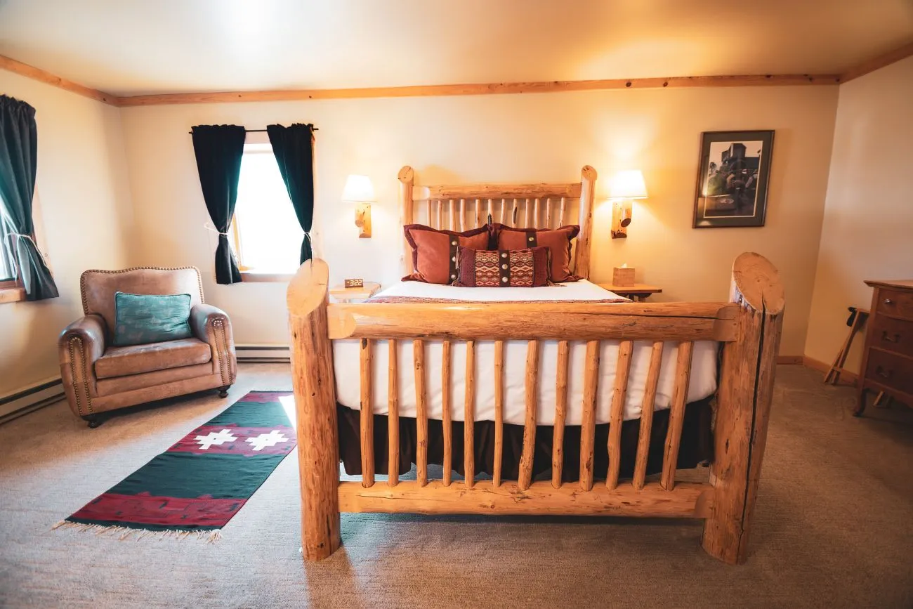 luxury-cabins-vista-verde-ranch-colorado-sand-bedroom