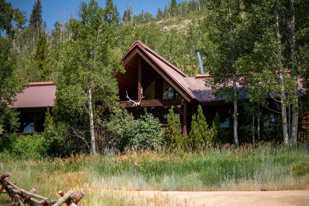 luxury-cabins-vista-verde-ranch-colorado-sand-exterior-