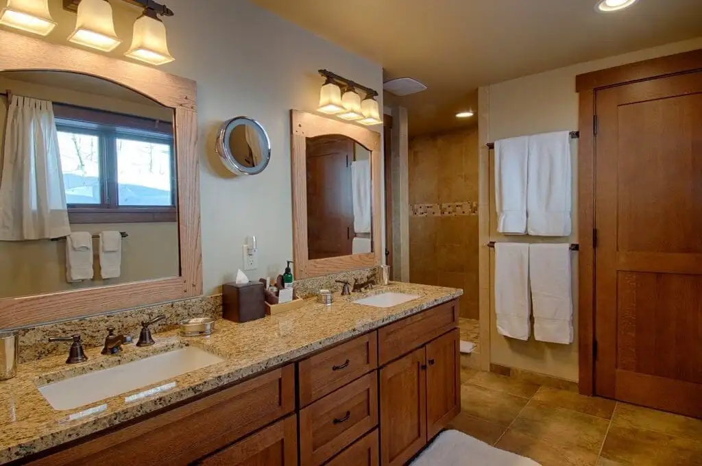 colorado-ranch-vacation-vista-verde-ranch-big-agnes-bath-02