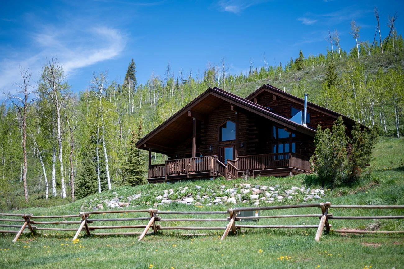 luxury-colorado-cabins-ranch-vacation-Lost-Ranger-exterior
