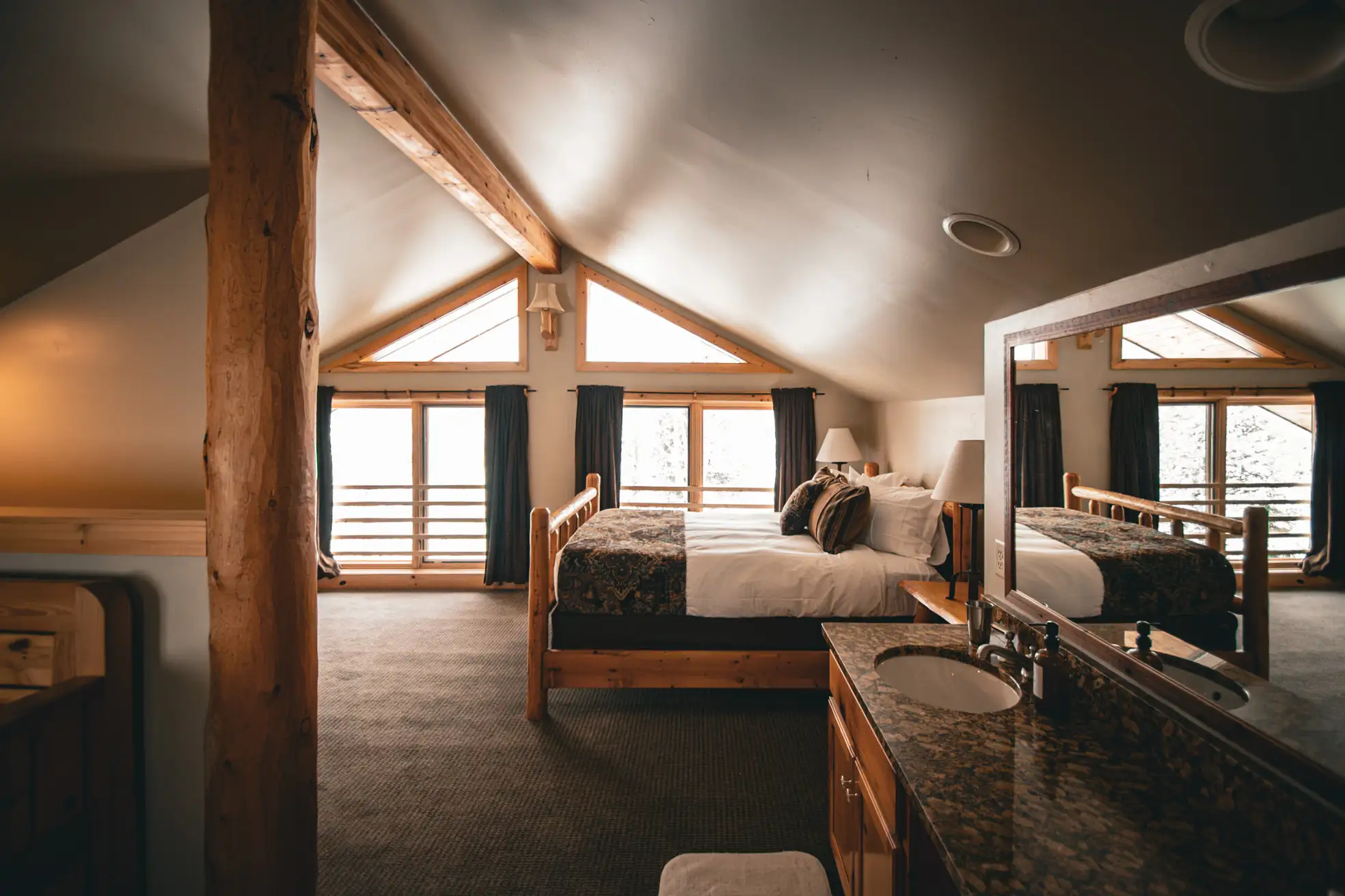 romantic-ranch-vacation-colorado-cabins-little-agnes-bedroom-03