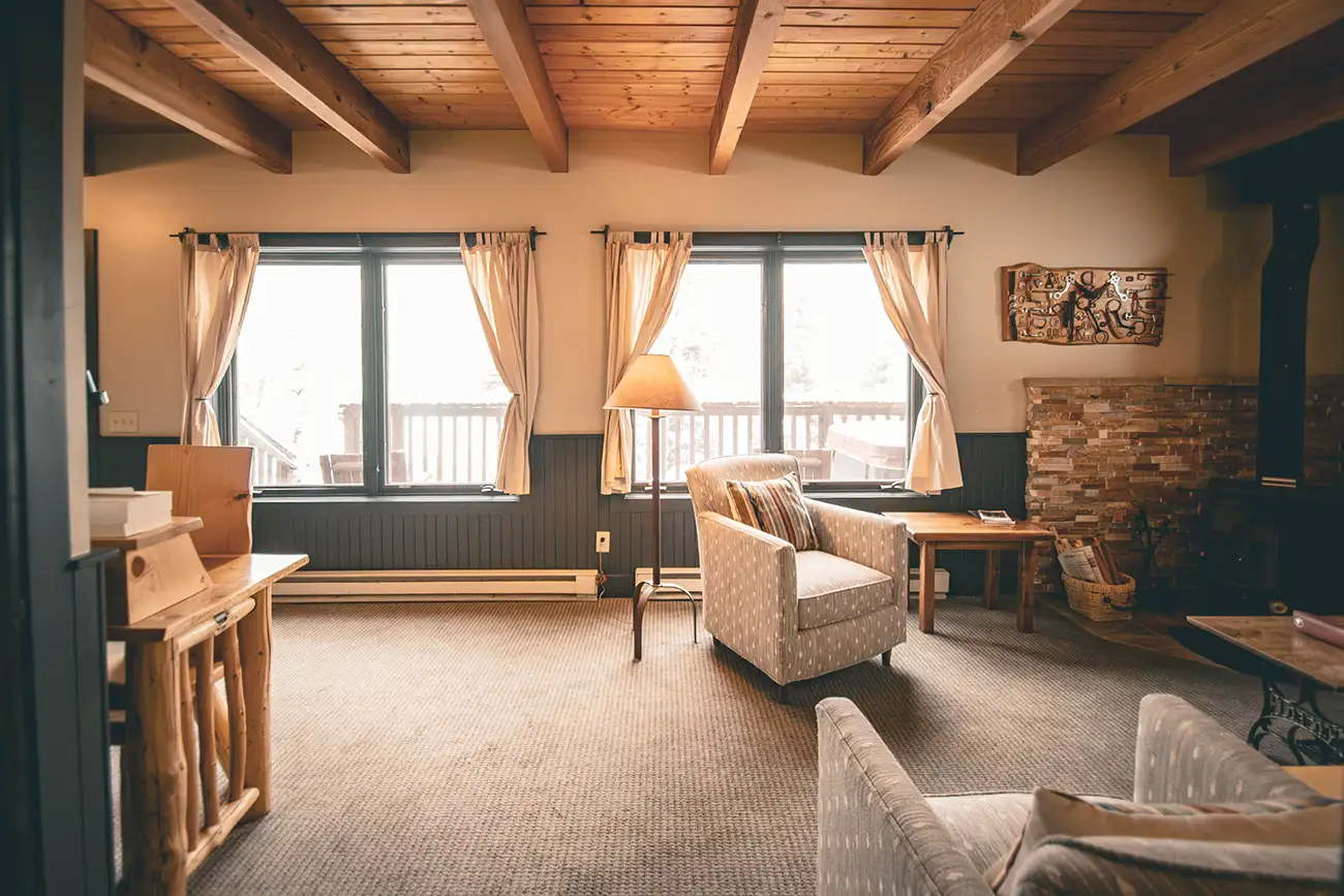 romantic-ranch-vacation-colorado-cabins-little-agnes-living-02