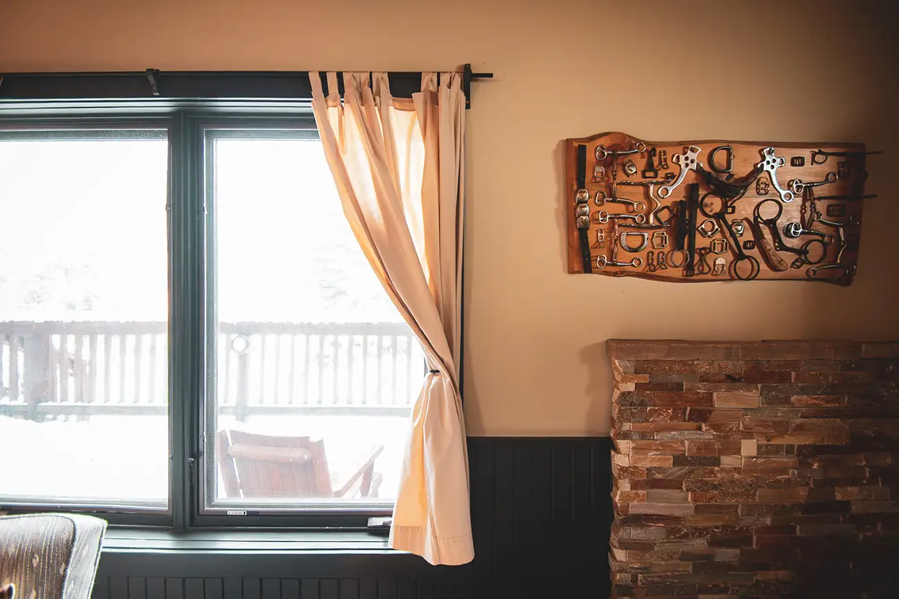 romantic-ranch-vacation-colorado-cabins-little-agnes-living-09