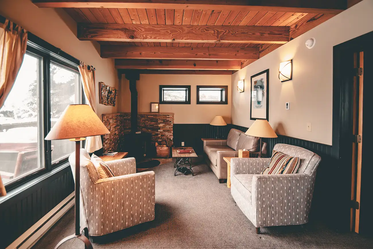 romantic-ranch-vacation-colorado-cabins-little-agnes-living-room-06