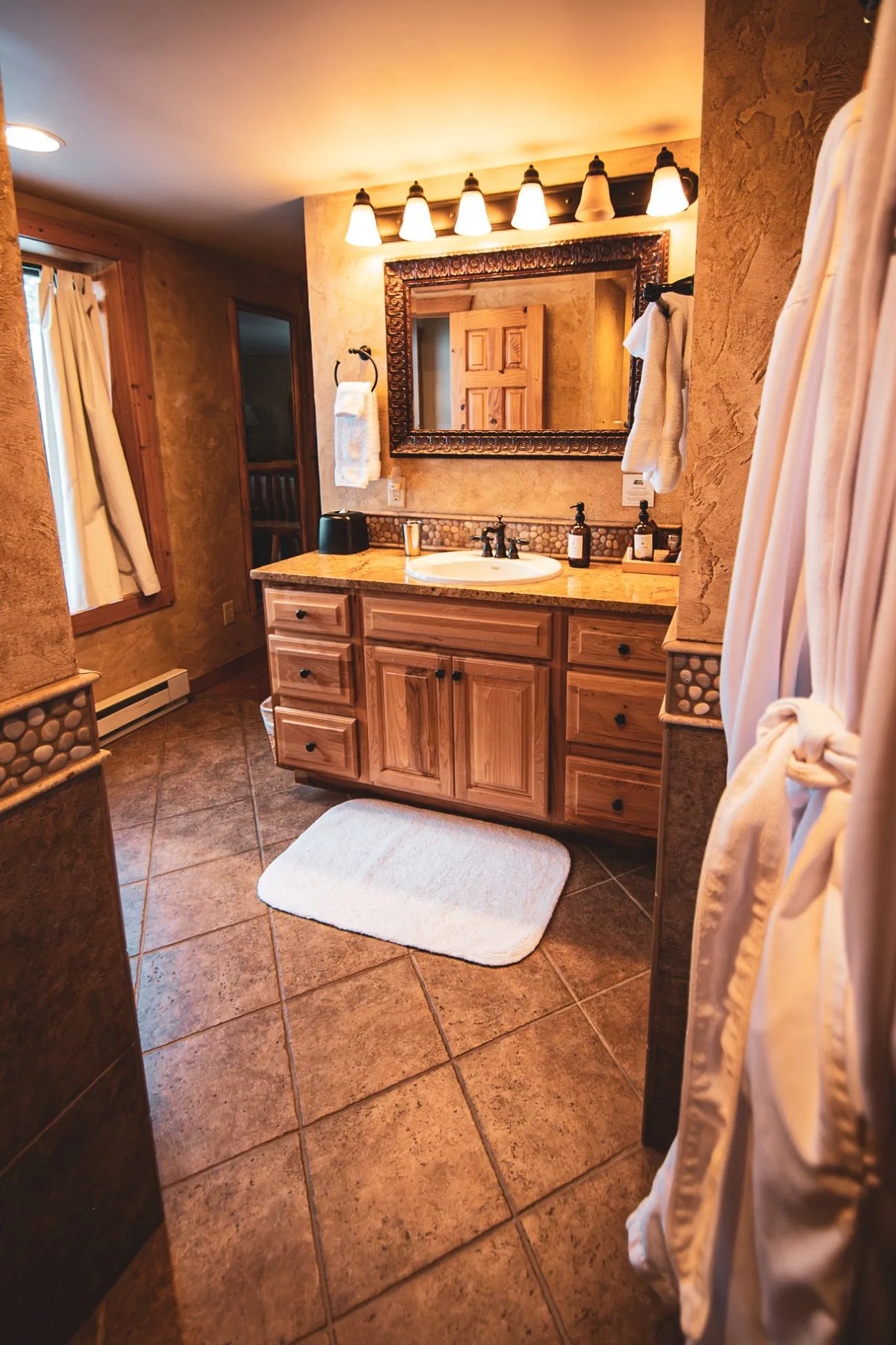 vista-verde-ranch-luxury-cabins-zirkel-Lower-Bath