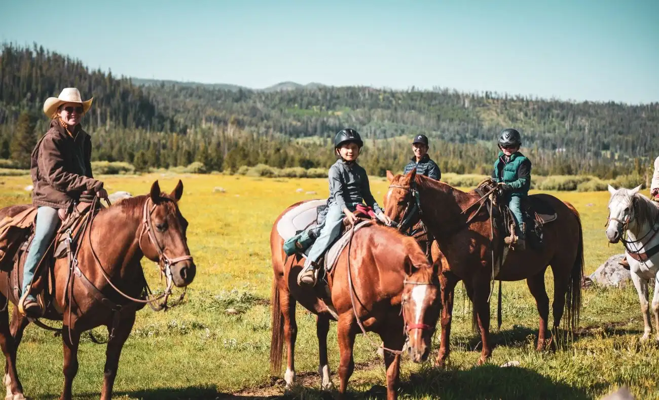employment-at-vista-verde-ranch-staff-breakfast-ride